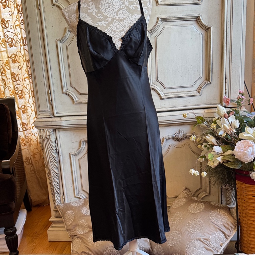 Elegant BARBIZON Vintage  Women's Slip Dress Sz: 36 New Condition